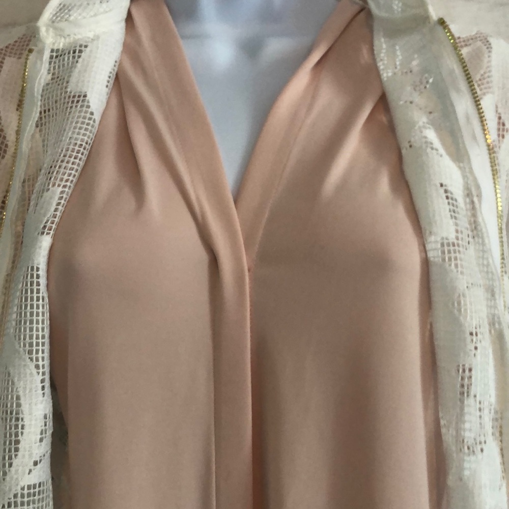 Blush Color blouse - Picture 3 of 4